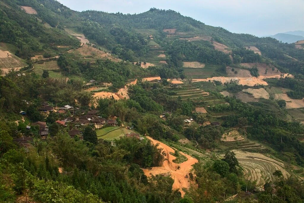 Blick auf das Dorf Khuoi Khon im Gebiet Bao Lac