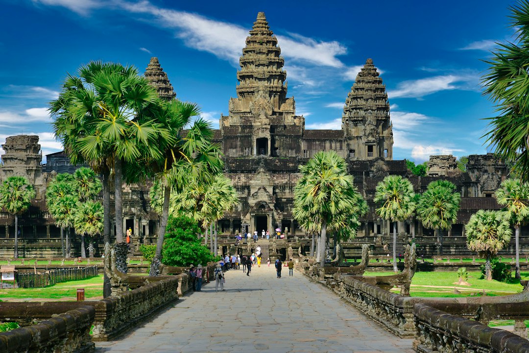 Angkor Wat in Kambodscha mit Tempeltürmen und steinerner Architektur