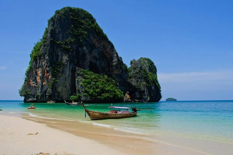 Strand und Kalksteinfelsen von Phra Nang